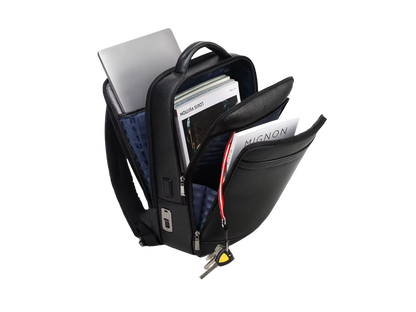 Sac à dos GUARDIAN BAG ouvert montrant le compartiment principal avec ordinateur portable, livres et clés, capteur d'empreinte visible sur la bretelle